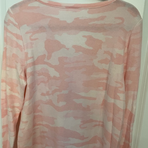 Camo print,  long sleeve top. - Picture 4 of 4